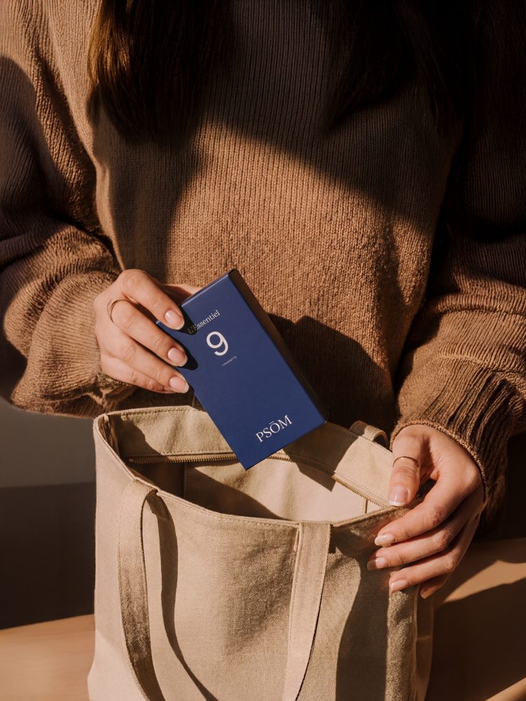woman with box 03.2