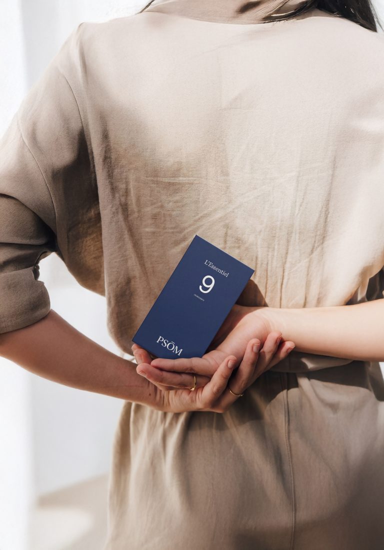 woman with box 04